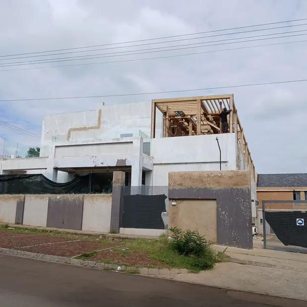New timber roof structure on a double-storey Gauteng renovation by Impi Teak